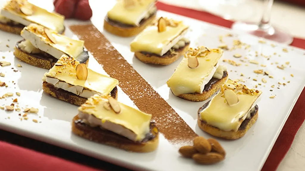 Brie Toasts With Pear And Chocolate Wine Sauce